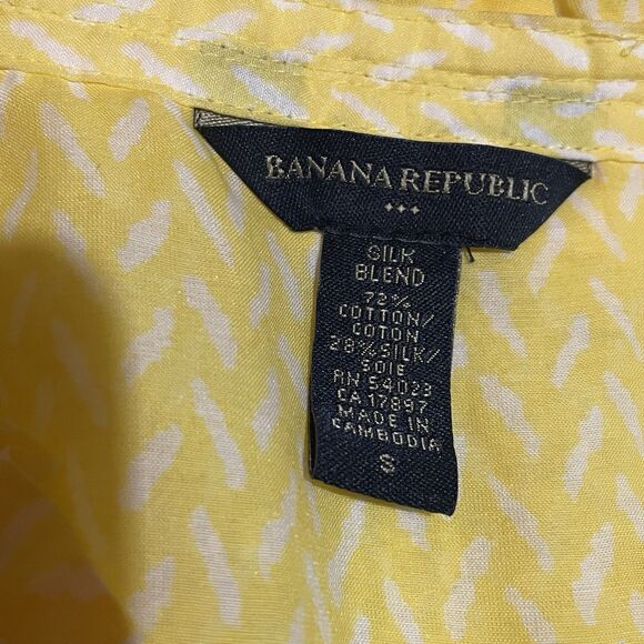 Banana Republic Small Silk Blend Chevron Button Blouse Yellow Short Sleeve - Picture 2 of 6